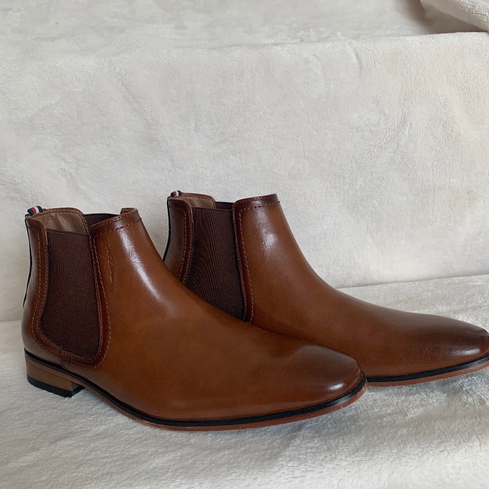 HILFIGER Men's Sesame Chelsea Dress Boots